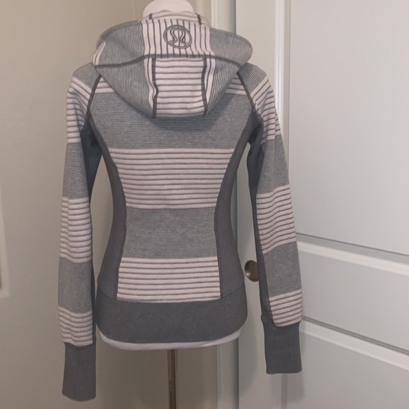 LULULEMON SIZE 4 GORGEOUS ZIPPERED HOODED THICK JACKET - Picture 6 of 13